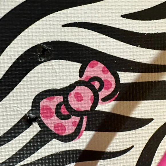Sanrio Hello Kitty flip flops zebra print with bow detail - Picture 5 of 5